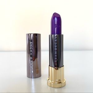 URBAN DECAY Vice Lipstick in “Pandemonium”